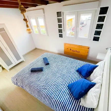 Puerto Nest Hostal *