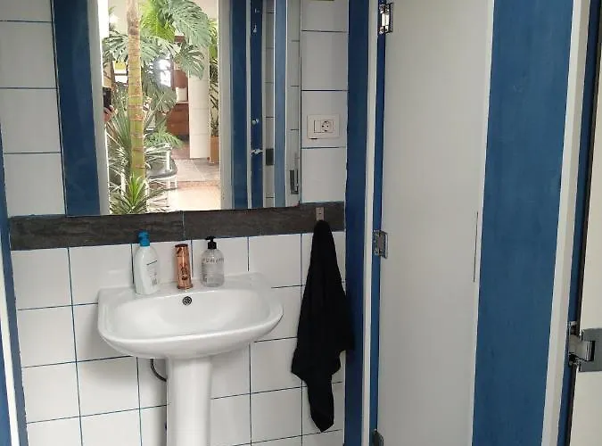 Puerto Nest Hostal *